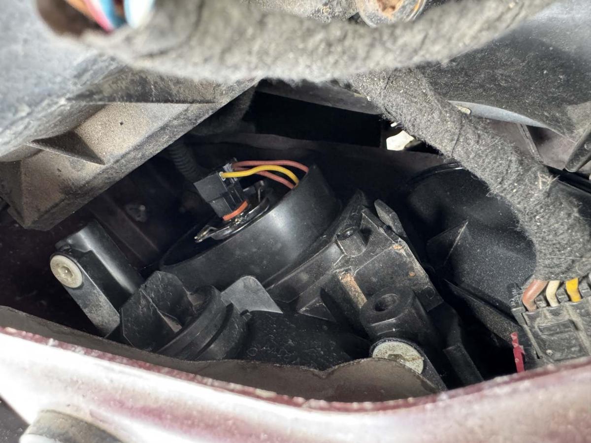 Opel Vectra C original Scheinwerfer vorn rechts Halogen Zubeh&ouml;r schwarzer Hintergrund Bj.2005